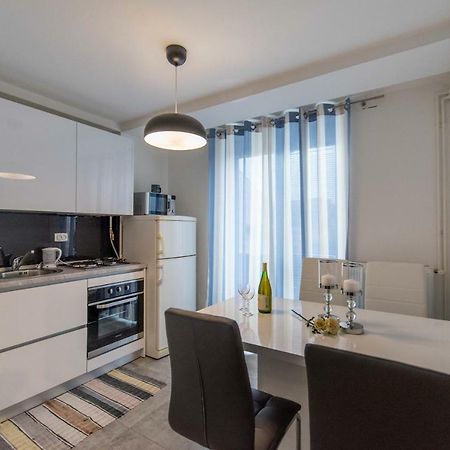 Apartman Lux ダルバル エクステリア 写真