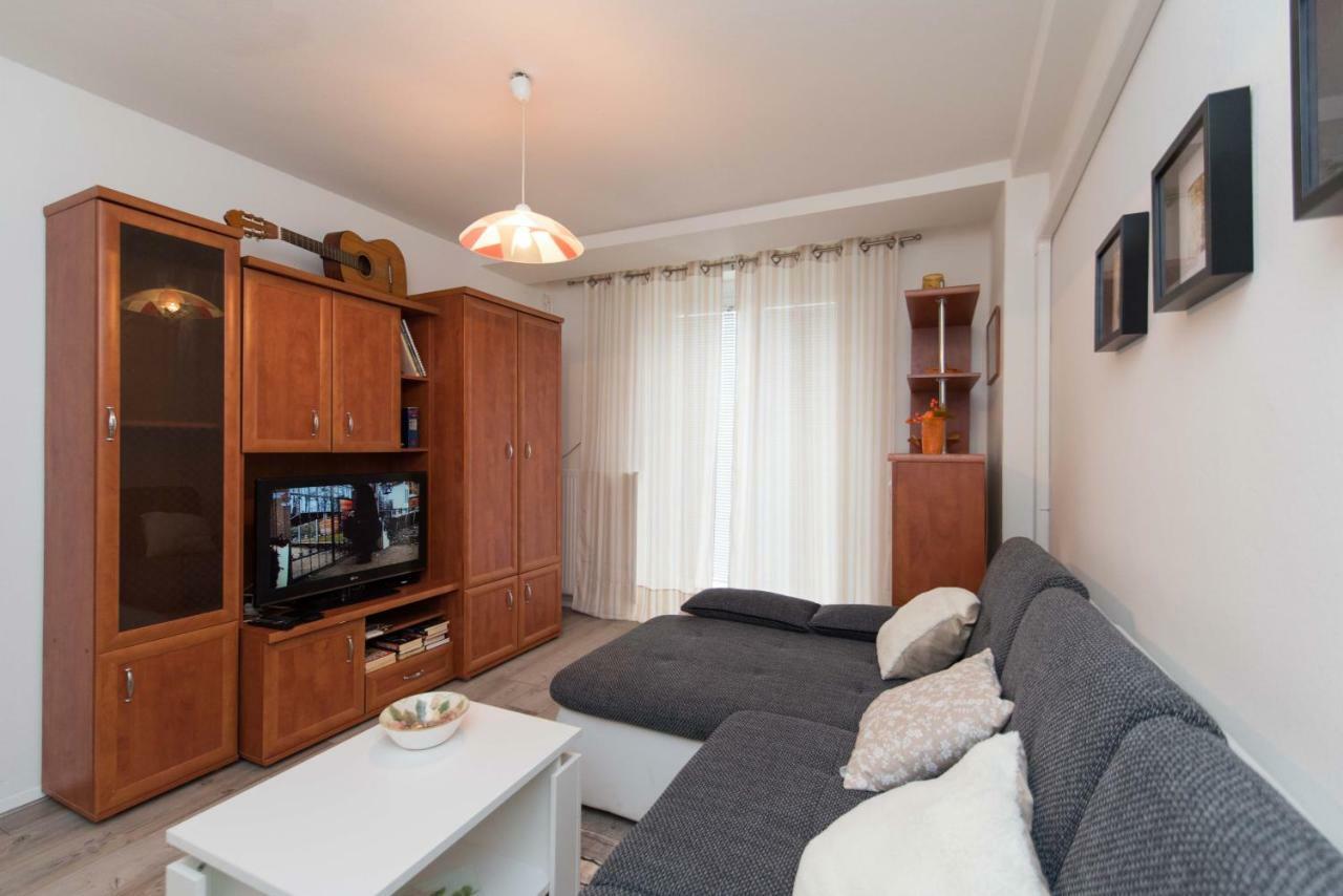 Apartman Lux ダルバル エクステリア 写真